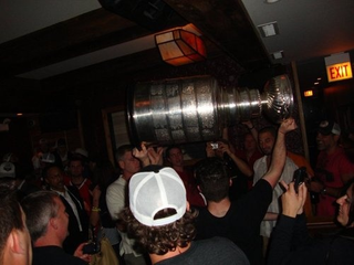 Illustration for article titled Blackhawks Celebrate Cup Win With 8AM Trip To Chicago Bar (MORE UPDATES)